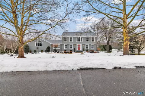 10 Doe Hollow Dr, Trumbull, CT 06611