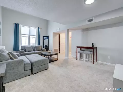 11 Concorde Way #B2, Windsor Locks, CT 06096