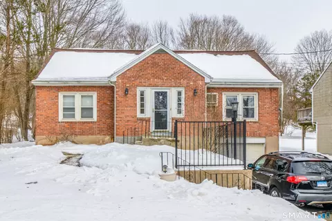 678 Bartholomew Rd, Middletown, CT 06457