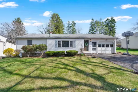 31 Meadowlark Rd, Enfield, CT 06082