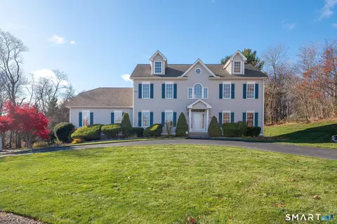 2111 Jennifers Dr, Guilford, CT 06437