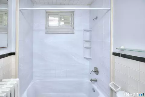 Bath - 115 Third St, Hamden, CT 06514 photo 3 of 4