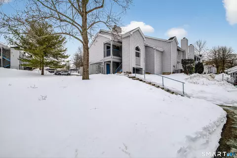 74 Crown Knoll Ct #162, Groton, CT 06340