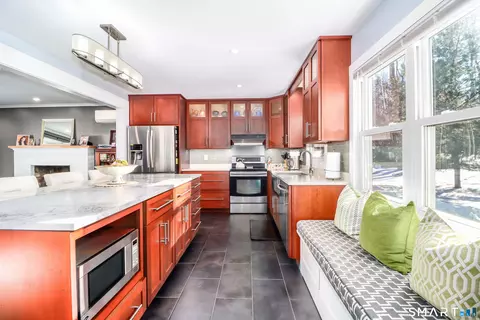 Kitchen - 8 Marilyn Rd, Brookfield, CT 06804 photo 3 of 4