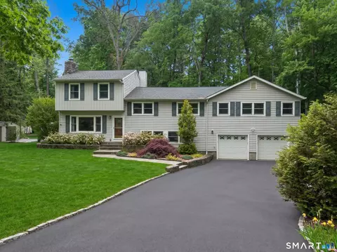 8 Marilyn Rd, Brookfield, CT 06804