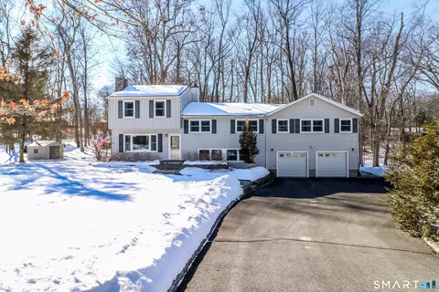 8 Marilyn Rd, Brookfield, CT 06804