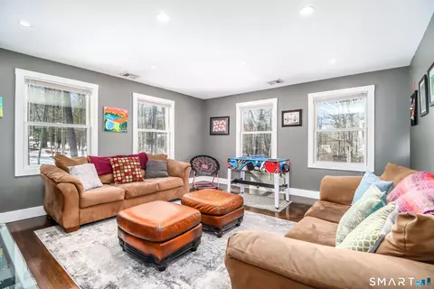 Living - 8 Marilyn Rd, Brookfield, CT 06804 photo 3 of 4