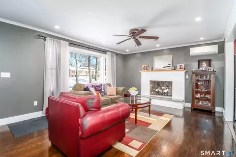 Living - 8 Marilyn Rd, Brookfield, CT 06804 photo 2 of 4