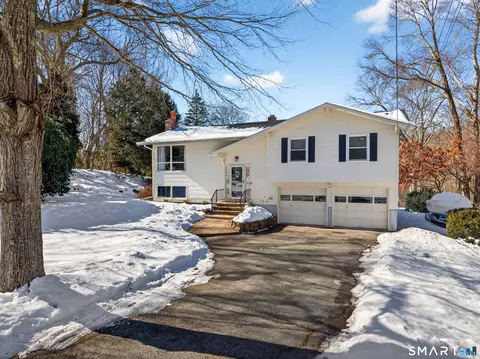 51 Lovers Ln, East Lyme, CT 06333