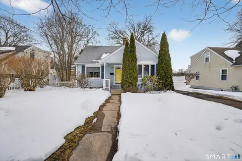 107 Glen View Ter, New Haven, CT 06515
