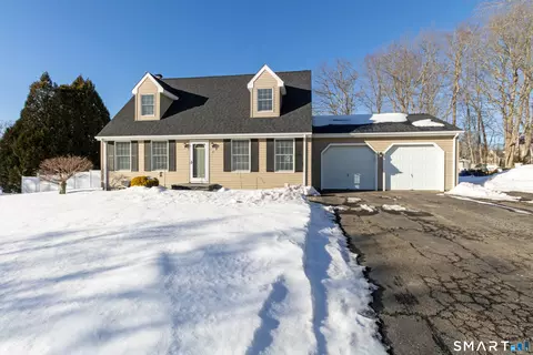 2 Dogwood Dr, East Hampton, CT 06424