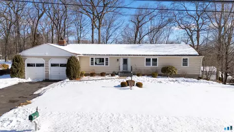 250 Lockwood Rd, Fairfield, CT 06825