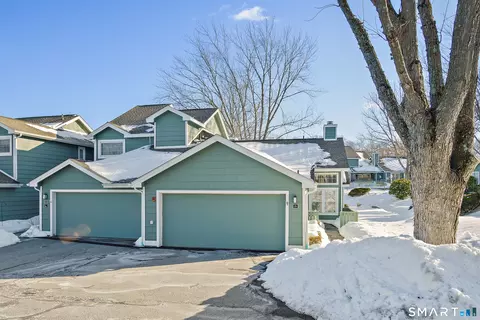 15 Spyglass Cir #15, Groton, CT 06340