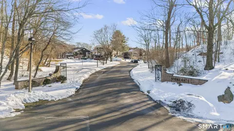 19 Stonegate Cir #D, Branford, CT 06405