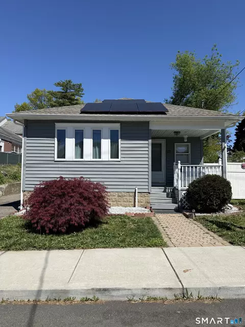 21 Matthews St, Milford, CT 06460