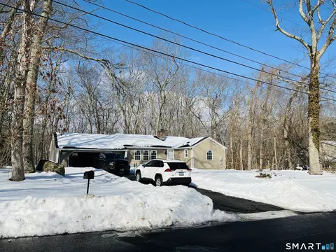 19 Sapia Dr, East Lyme, CT 06357