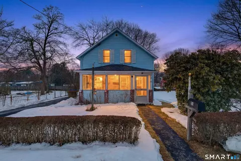 59 Vivian St, Waterford, CT 06385