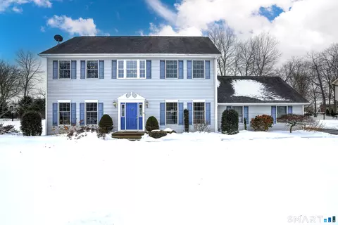 39 Fawn Meadow Dr, Naugatuck, CT 06770