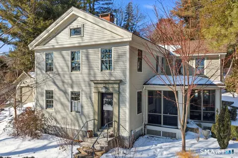 56 S Main St, Essex, CT 06426