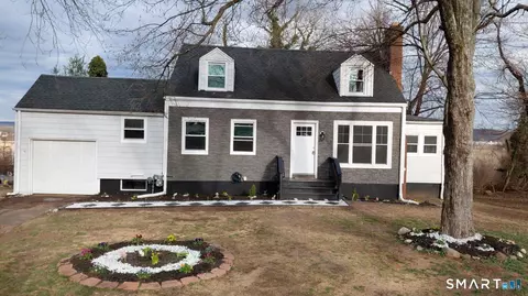 52 Vineyard Rd, North Haven, CT 06473