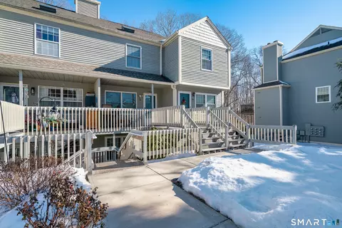 39 Manorwood Dr #39, Branford, CT 06405