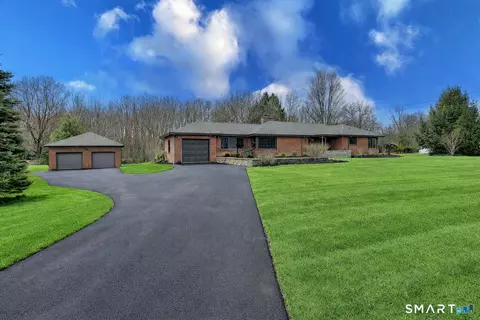 53 Geer St, Cromwell, CT 06416