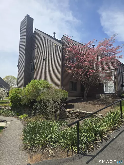 50 Hollister Way S #50, Glastonbury, CT 06033