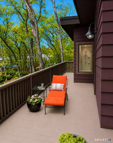 Exterior - 31 Splitrock Rd, Norwalk, CT 06854 photo 2 of 4
