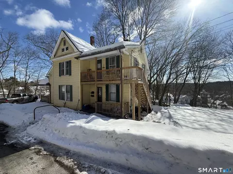 29 Bellevue St, Putnam, CT 06260