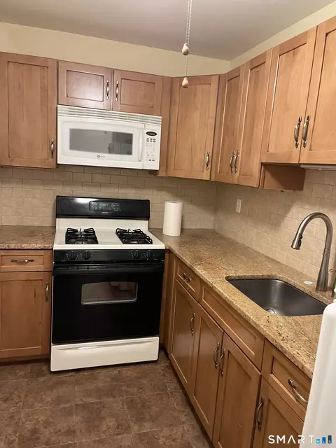235 Henry Ave #11L, Stratford, CT 06614