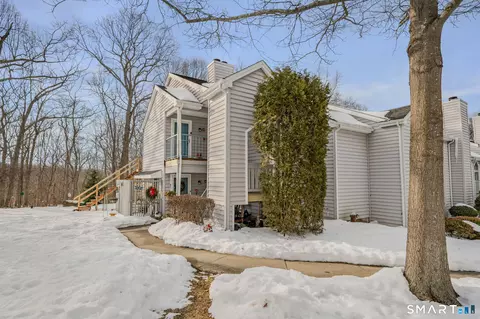 85 Crown Knoll Ct #110, Groton, CT 06340