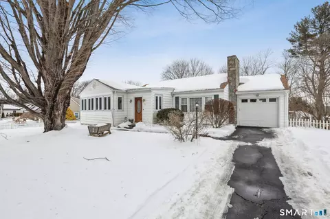 31 Valerie Ln, Danbury, CT 06811