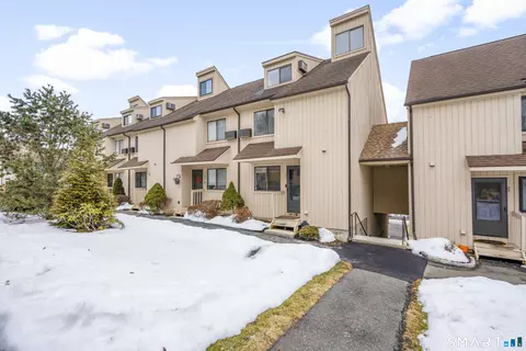 19 Woodway Rd # 26, Stamford, CT 06907