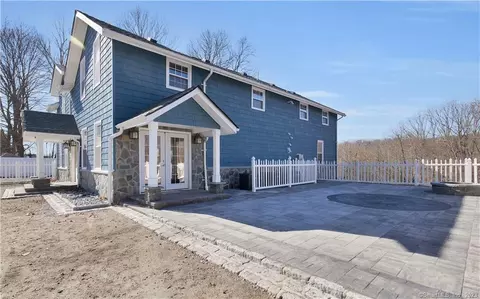 707 Hanover Rd, Meriden, CT 06451