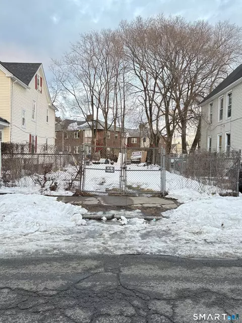 202-204 Hewitt St, Bridgeport, CT 06607