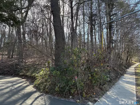 56 Blake Rd, Hamden, CT 06517 photo 2