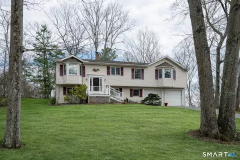 80 Perry Dr, New Milford, CT 06776