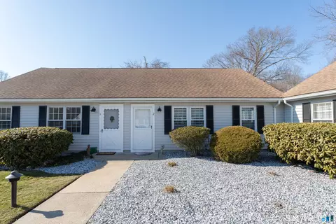 2 Plymouth Ct #2, Clinton, CT 06413