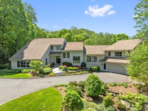 78 Pin Oak Ln, Wilton, CT 06897
