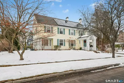84 Algonquin Rd, Fairfield, CT 06825