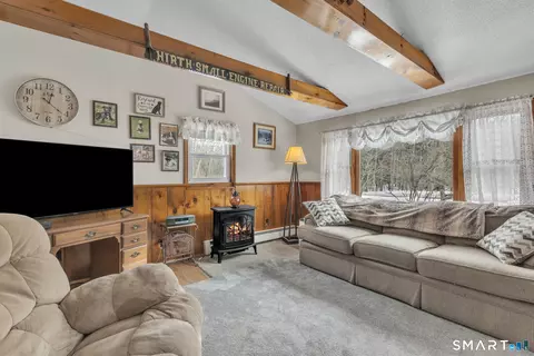51 Sandy Beach Rd, Ellington, CT 06029