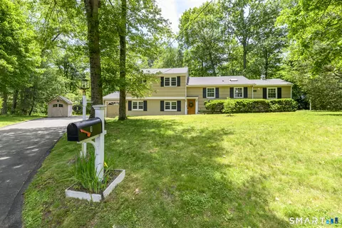 1 Little John Ln, Stamford, CT 06907