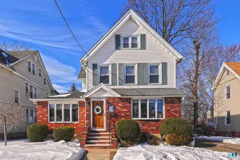 15 Wallace St, West Haven, CT 06516