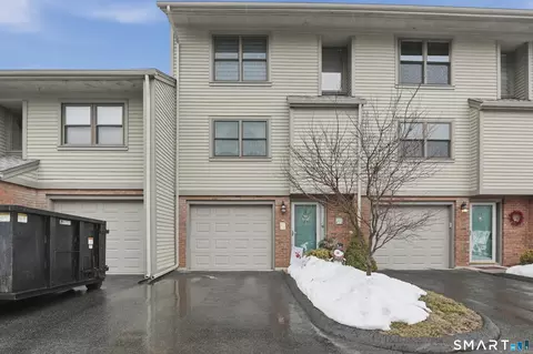 52 Metacomet Dr #52, Meriden, CT 06450