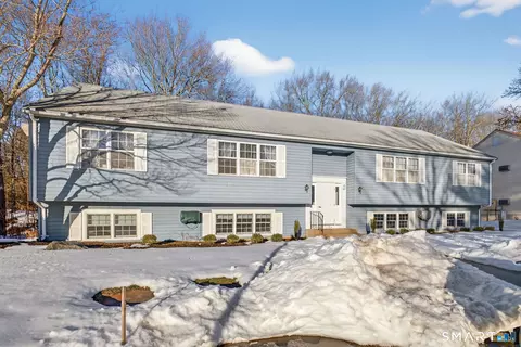 81 Founders Vlg #81, Clinton, CT 06413