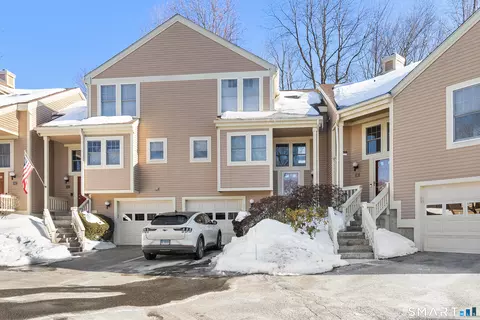 59 Brittania Dr #59, Danbury, CT 06811