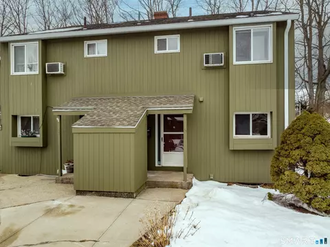 45 Mckenna Dr, Middletown, CT 06457