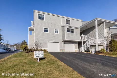 237 Blueberry Ln #237, Branford, CT 06405
