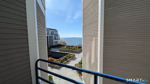 38 Harbour Close Close #38, New Haven, CT 06519