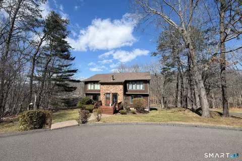 81 Cliffside Dr #A, Manchester, CT 06042
